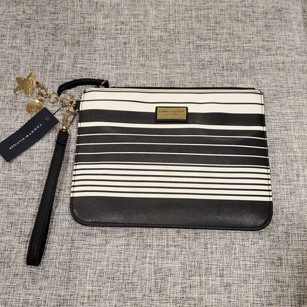 BRAND NEW Tommy Hilfiger wristlet